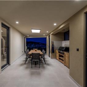 4 bedroom villa with heated pool and sea view in Vinišće, sleeps 8